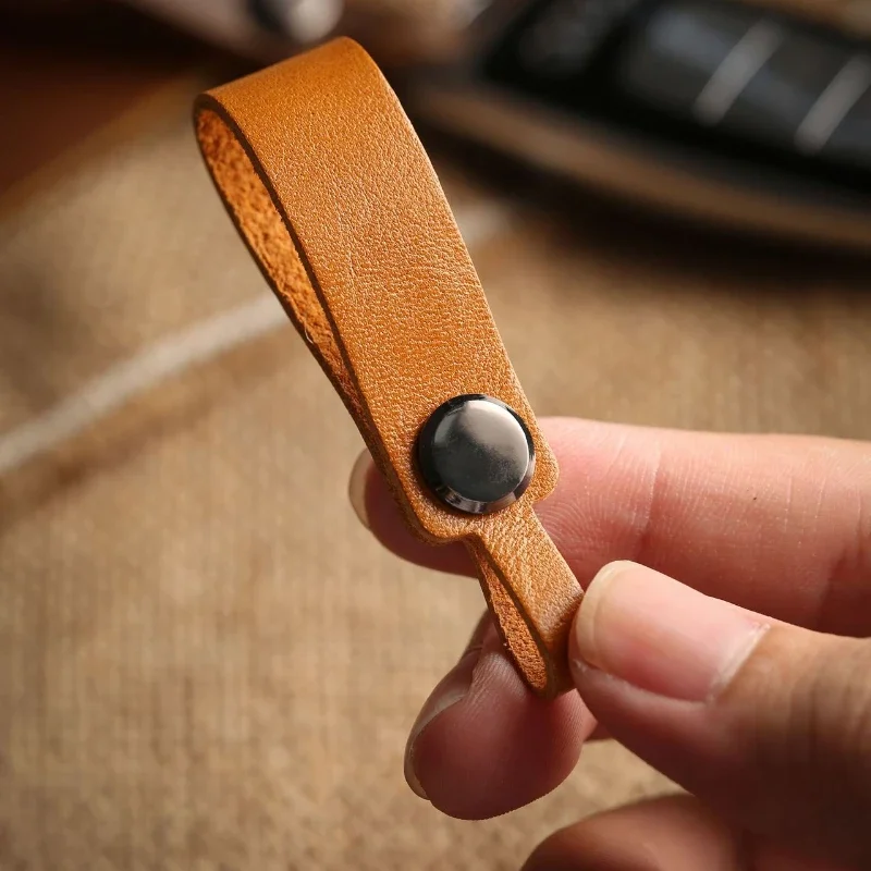 Брелок из натуральной кожи с л – обзор и цена Leatherwork Keychain
