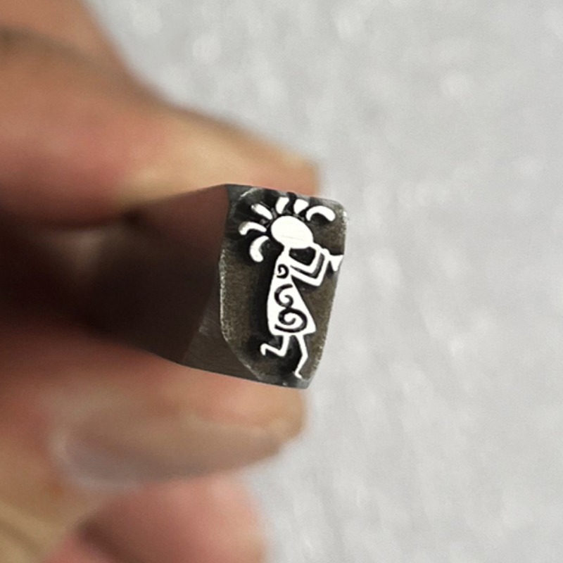 Индийский дизайн логотипа, иск – обзор и цена Leatherwork Embossing